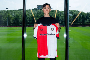 OFICJALNIE: Transfer w obrębie uczestników Ligi Mistrzów. Feyenoord Rotterdam przejął gwiazdę Crvenej zvezdy