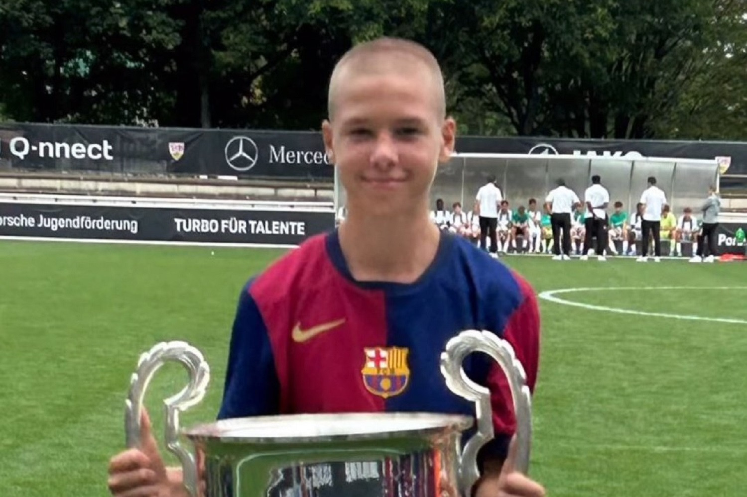 Miłosz Żuk sięgnął po trofeum z juniorami Barcelony