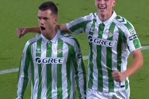 Gol stadiony świata i prawie wyleciał z boiska! To nowa gwiazda Realu Betis [WIDEO]