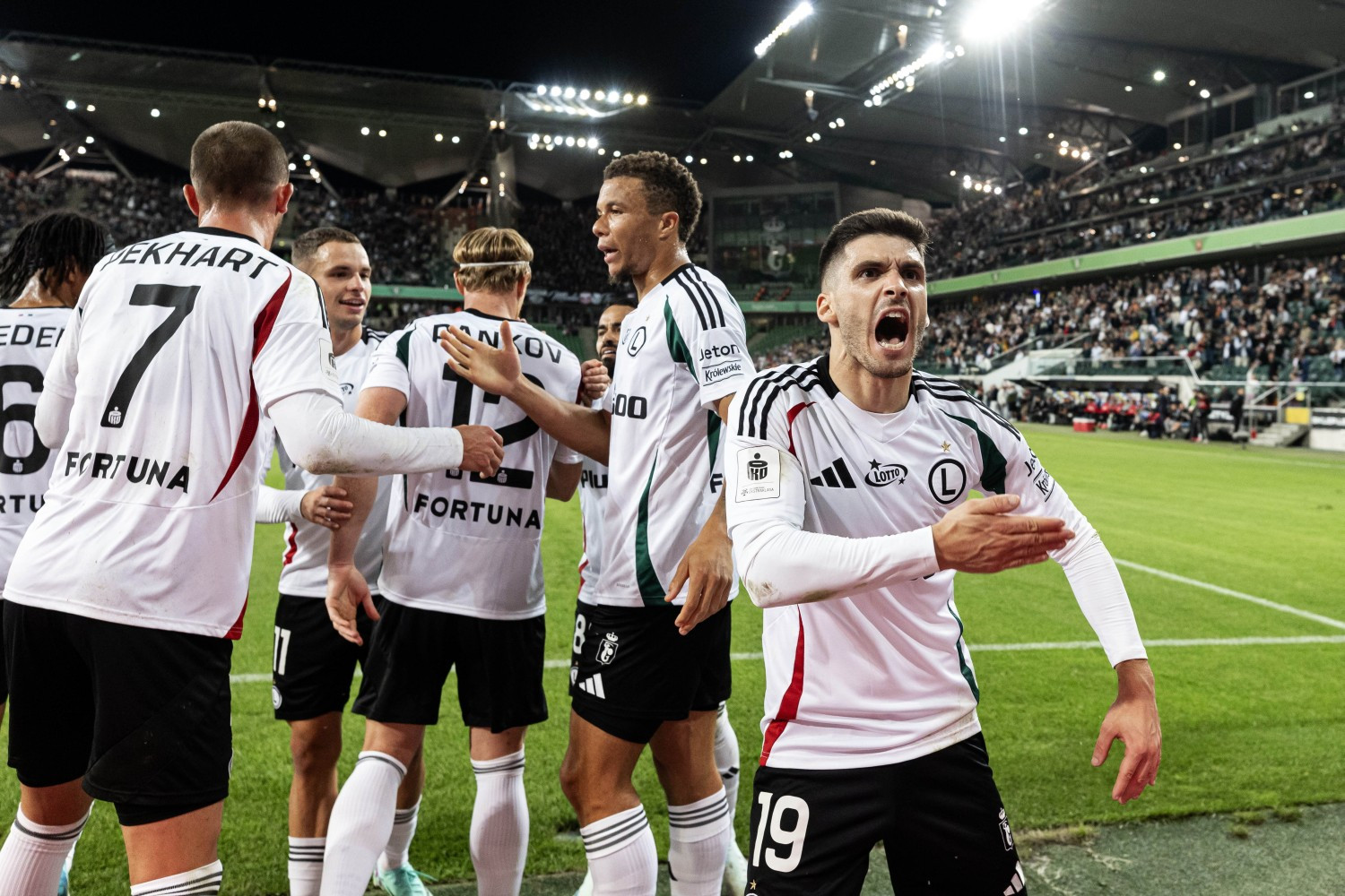 Rekordowy kontrakt w historii Ekstraklasy?! Legia Warszawa „musi” to zrobić