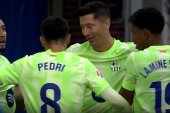 Robert Lewandowski się bawi. Jubileuszowy gol, a zaraz potem drugi i trzeci [WIDEO]