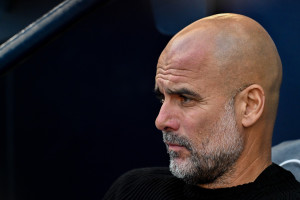 „Powinien sam sikać”. Pep Guardiola z radą dla Xabiego Alonso