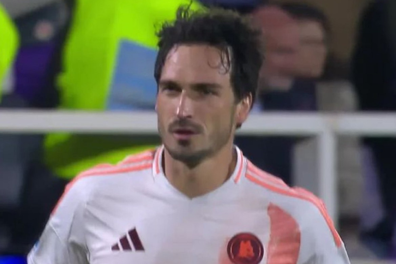 Mats Hummels z katastrofalnym debiutem w Romie [WIDEO]