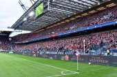 Stadion Wisły Kraków ostrzelany w trakcie meczu