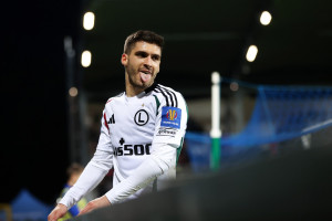 Legia wydała na niego ponad 2 miliony euro. „Bawi się z tyłu, jakby grał w siatkonogę”