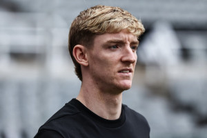 Anthony Gordon na radarze giganta z Premier League. Rozważają letni transfer