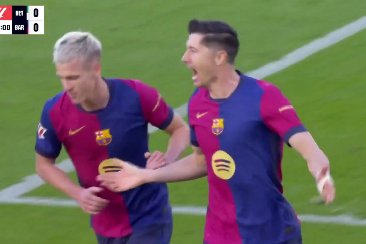 „Gol jak z gry komputerowej!”. Robert Lewandowski wraca do składu FC Barcelony w wielkim stylu [WIDEO]