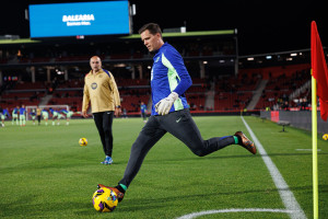 Wojciech Szczęsny nie odcierpi za czerwoną kartkę. Na razie