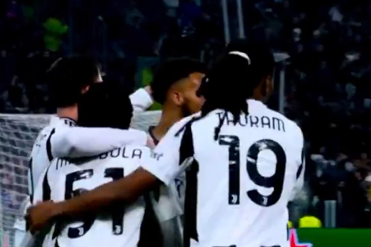 Juventus wygrywa z PSV. 21-letni Belg bohaterem [WIDEO]