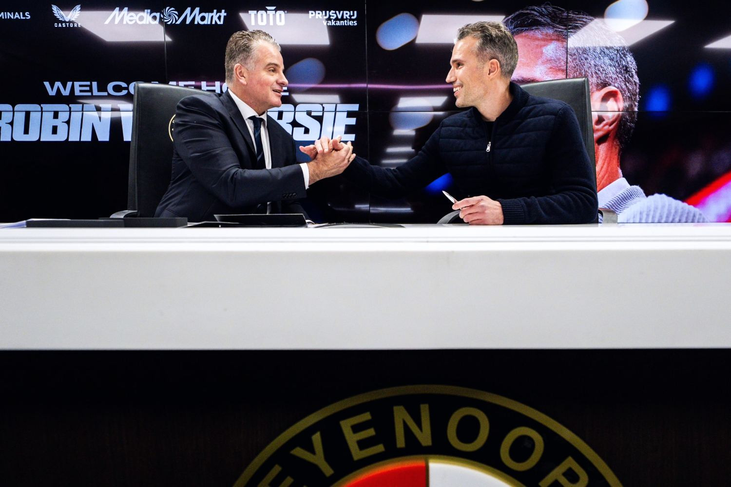 Robin van Persie zaprezentowany w Feyenoordzie Rotterdam. „Nie jestem już piłkarzem, budzę się i zasypiam jako trener”