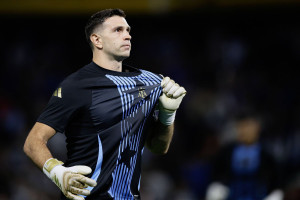 Następny klub z Premier League po Emiliano Martíneza