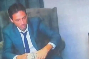 Skandal w zagranicznym klubie. Prezydent przyłapany na braniu łapówki [WIDEO]