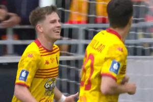 Debiutancki gol Oskara Pietruszewskiego w Ekstraklasie. I to jaki! [WIDEO]