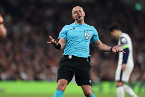 Gwiazda FC Barcelony z ogromnymi pretensjami do Szymona Marciniaka. „UEFA powinna przyjrzeć się temu sędziemu”