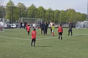 Ojciec Noi Langa zaatakowany podczas sędziowania [WIDEO]