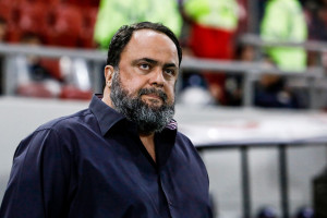 Dlatego Evangelos Marinakis wparował na murawę. Zawodnik Nottingham Forrest przeszedł pilną operację [OFICJALNIE]