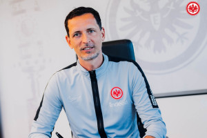 Eintracht Frankfurt nie czeka na finał walki o Ligę Mistrzów. Dino Toppmöller z nową umową [OFICJALNIE]