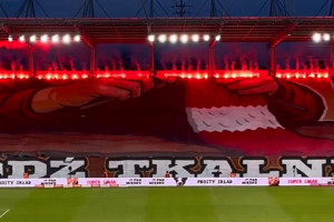 Oprawa kibiców Widzewa Łódź w trakcie starcia z Legią Warszawa [FOTO] [WIDEO]