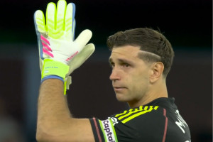 Emiliano Martínez zalał się łzami, to jego koniec w Aston Villi. Transfer nadchodzi [WIDEO]