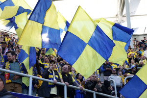 Kibice Arki Gdynia nie zapomnieli. Skandowali jego nazwisko