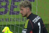 Kacper Tobiasz obronił karnego wykonywanego przez Benjamina Källmana! [WIDEO]