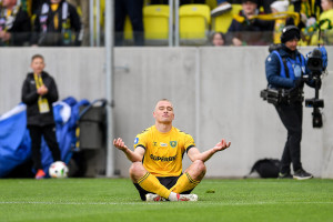 To może być hitowy transfer Oskara Repki wewnątrz Ekstraklasy. Nie chodzi o Widzew Łódź