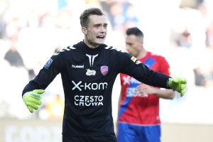 Były bramkarz Legii Warszawa i Rakowa Częstochowa łączony z nowym klubem