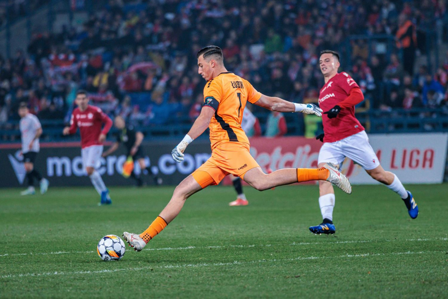 Górnik Zabrze finalizuje transfer rozchwytywanego bramkarza! Za nim kapitalny sezon