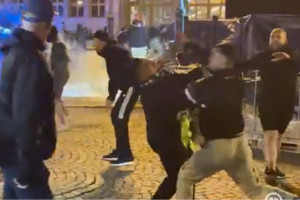 Zadyma we Wrocławiu! Kibice Chelsea i Realu Betis starli się na rynku [WIDEO]