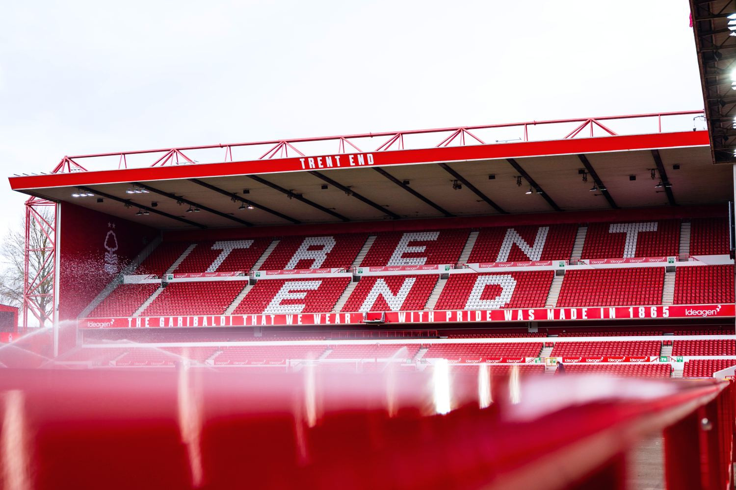 Nottingham Forest podbiera trzech zawodników mistrzowi kraju