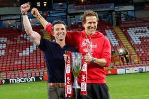 Wrexham rusza po transferowy hit! Gwiazdor z dorobkiem ponad 300 spotkań w Premier League