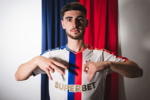 OFICJALNIE: Górnik Zabrze zaskoczył transferem pomocnika! „Zwariowali”