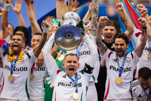 Legia Warszawa tuż-tuż od zatrudnienia nowego trenera. Oferta na stole!