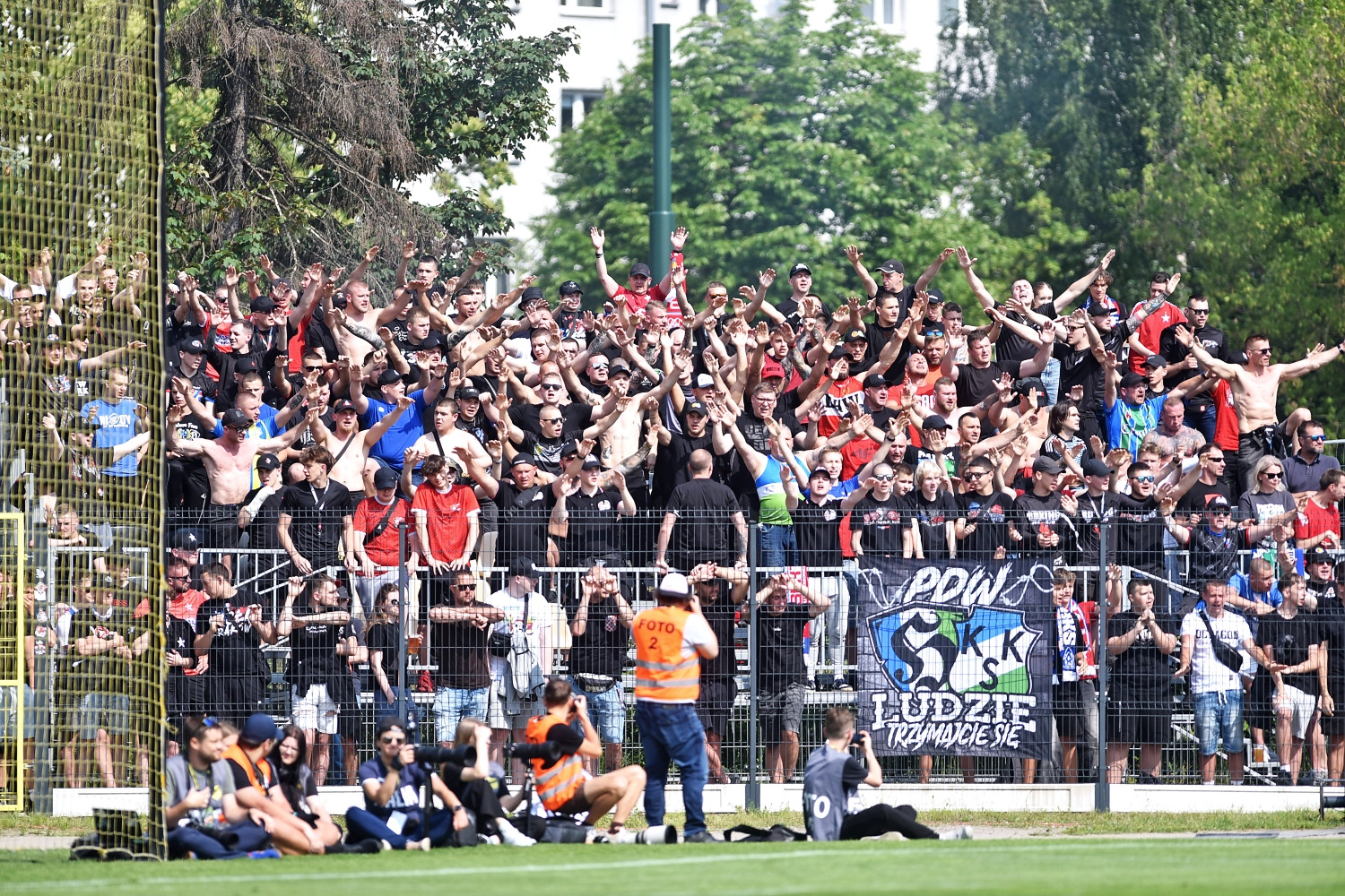 Kibice Wisły Kraków wsparli fanów rywala Wieczystej Kraków