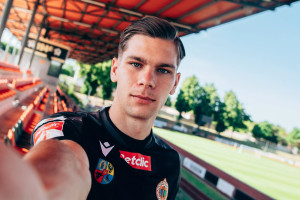 OFICJALNIE: Sebastian Strózik sfinalizował transfer. Zostaje na zapleczu Ekstraklasy