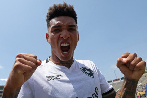 OFICJALNIE: Pogromca PSG zagra w Premier League. Transfer potwierdzony