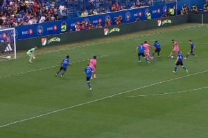 Lionel Messi show! Mijał rywali jak pachołki [WIDEO]