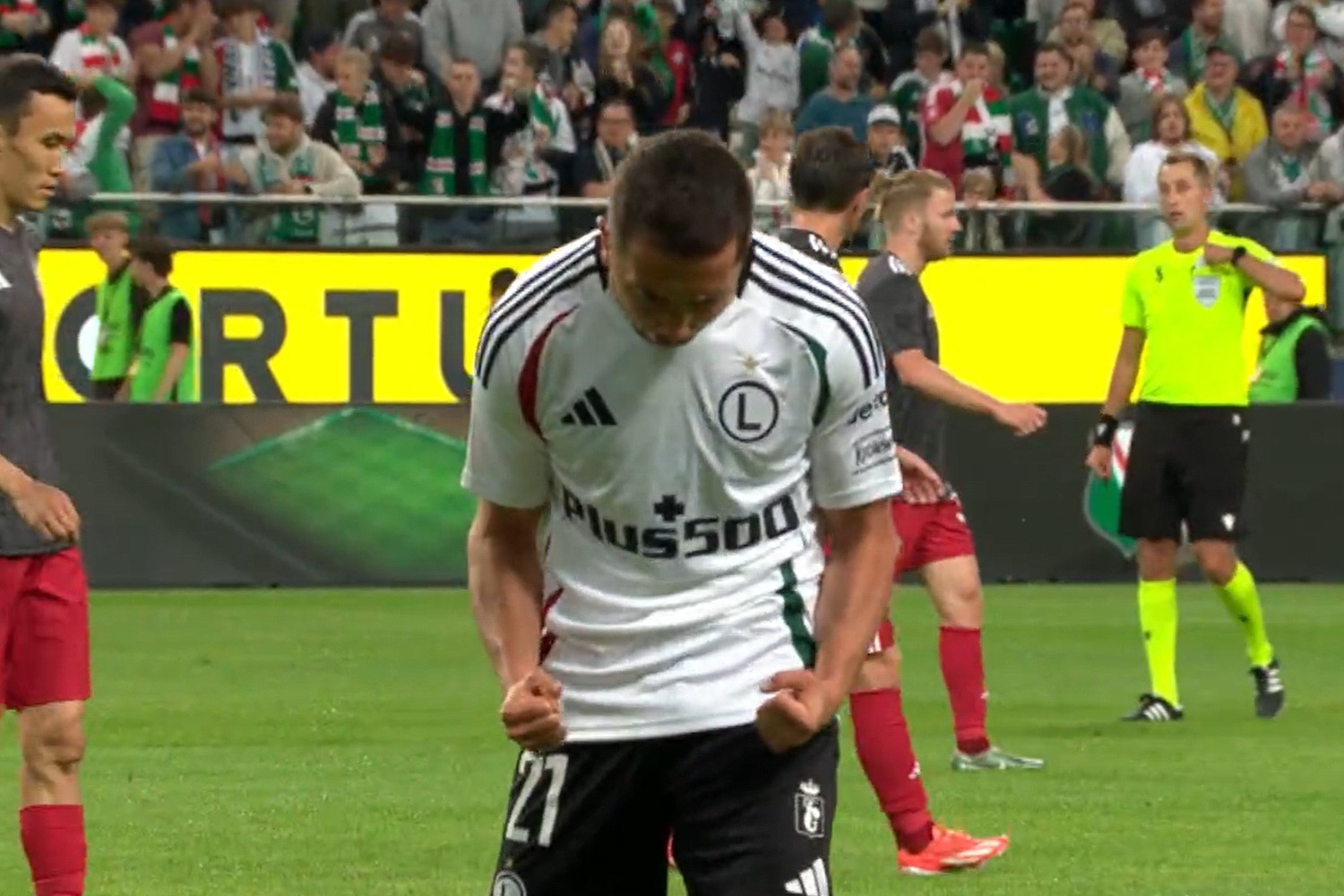 Co za gol! Legia Warszawa prowadzi z Aktobe [WIDEO]