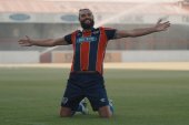 OFICJALNIE: Nowy właściciel, nowe koszulki, nowy zawodnik. Andy Carroll dołączył do angielskiego szóstoligowca