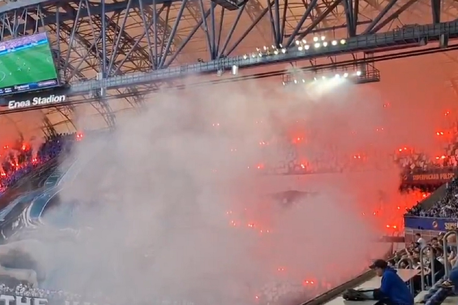 Pierwsza oprawa kibiców Lecha Poznań w nowym sezonie [WIDEO]