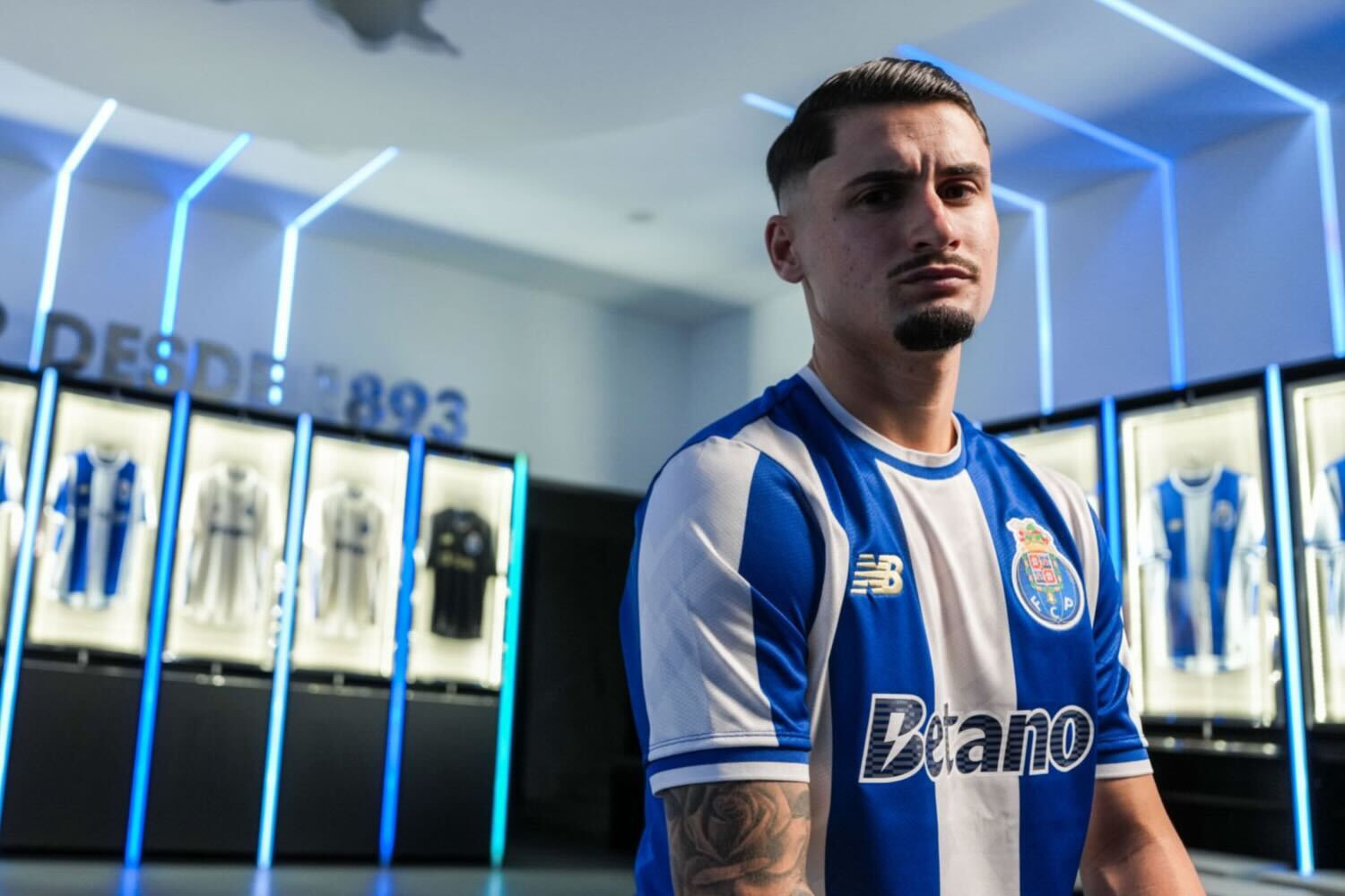 OFICJALNIE: FC Porto sprowadziło gwiazdę Championship. 19 bramek w ostatnim sezonie
