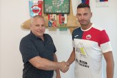 Trzecioligowiec w natarciu. Pozyskał Macieja Sadloka [OFICJALNIE]
