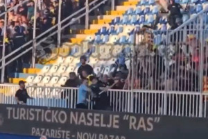 Polak zaatakowany w Serbii przed meczem Jagiellonii Białystok. W jego trakcie też było gorąco [WIDEO]
