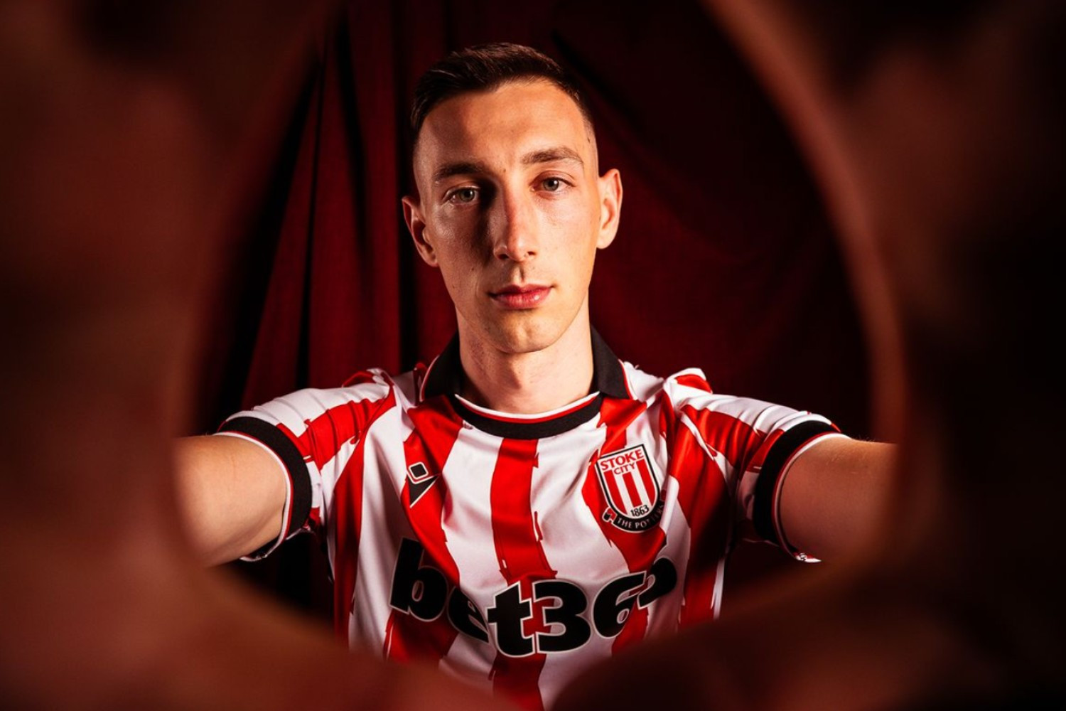 Zimą był łączony z Legią Warszawa. OFICJALNIE: Napastnik zagra na zapleczu Premier League