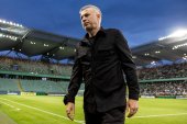 Debiutował u Edwarda Iordănescu w reprezentacji kraju. Teraz trener Legii Warszawa go odrzucił