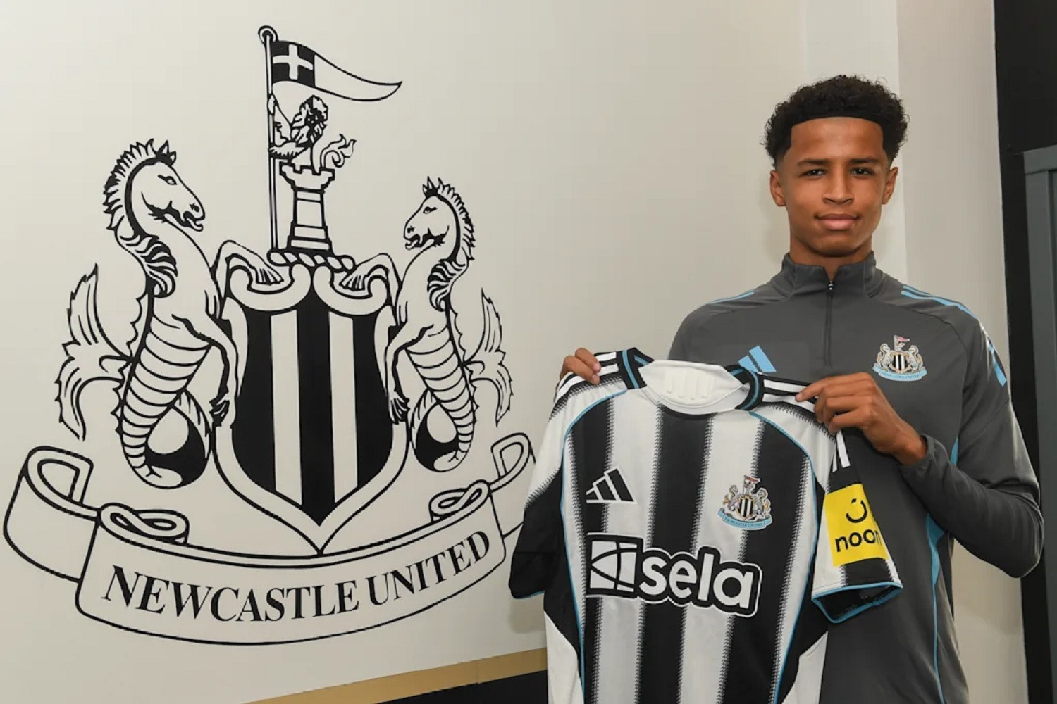 OFICJALNIE: Potencjalny reprezentant Polski podpisał profesjonalny kontrakt z Newcastle United