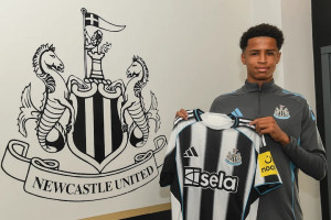 OFICJALNIE: Potencjalny reprezentant Polski podpisał profesjonalny kontrakt z Newcastle United