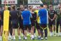 Sebastian Szymański oklaskiwany przez kolegów z zespołu. Oto co powiedział José Mourinho [WIDEO]