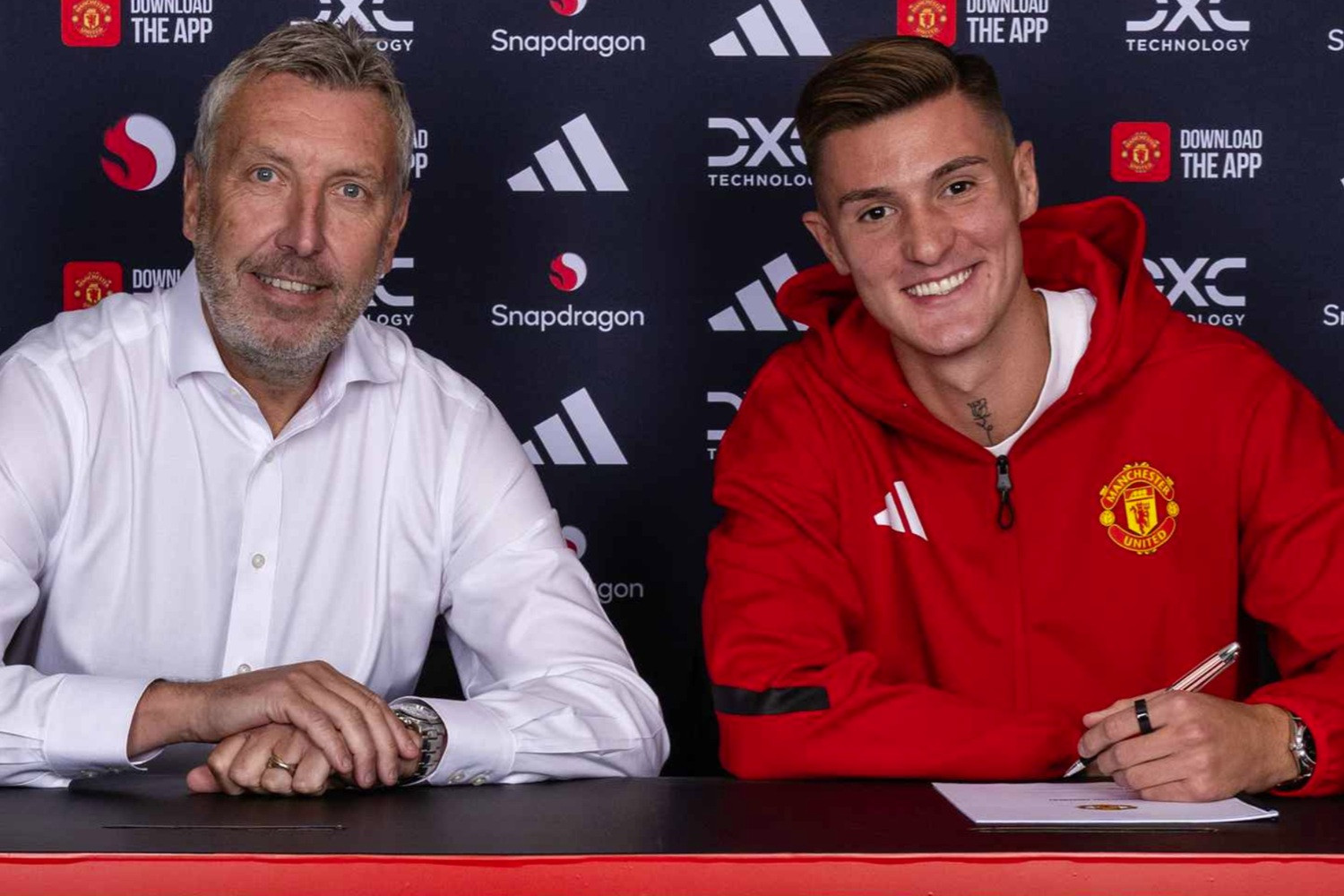 Łącznie 85 milionów euro! Manchester United ma nowego napastnika [OFICJALNIE]