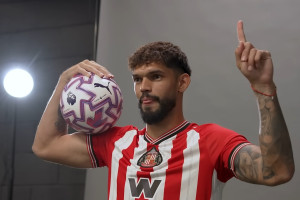 OFICJALNIE: Nowy obrońca na pokładzie Sunderlandu. Beniaminek Premier League wydał już 130 milionów euro